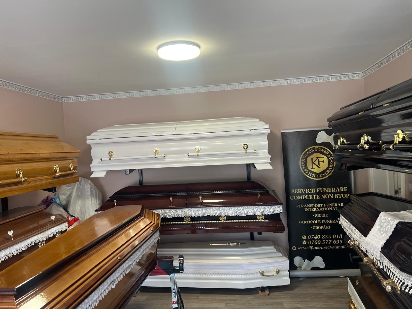 Echipa Kovacs Funerar — showroom Orașu Nou